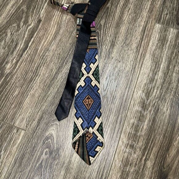 Handmade embroidered Neck Tie 2.5” width - Picture 4 of 4